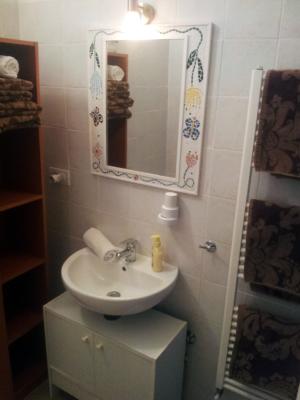 Appartementen in Le Marche, badkamer met douche